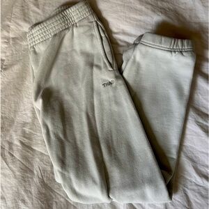 Super soft Aritzia tan sweatpants, light grey/ice grey